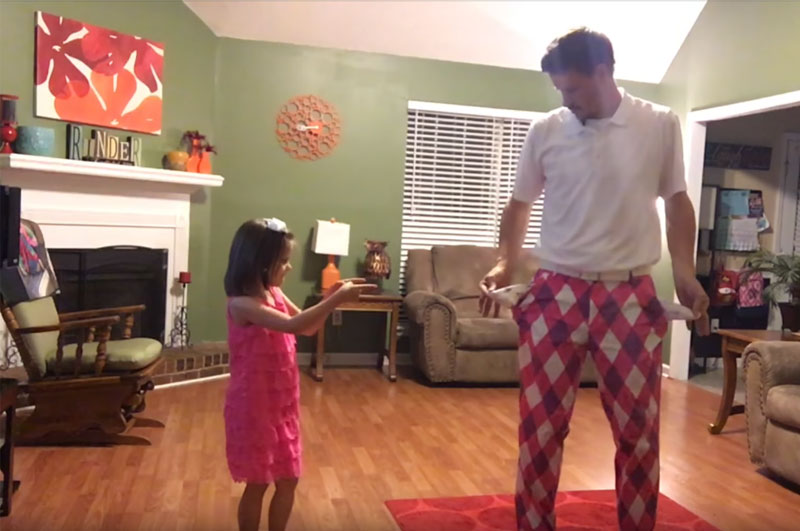 Папа с 6 летней дочкой записали видео, которое посмотрели более 10 000 000 человек. Мама была в шоке!