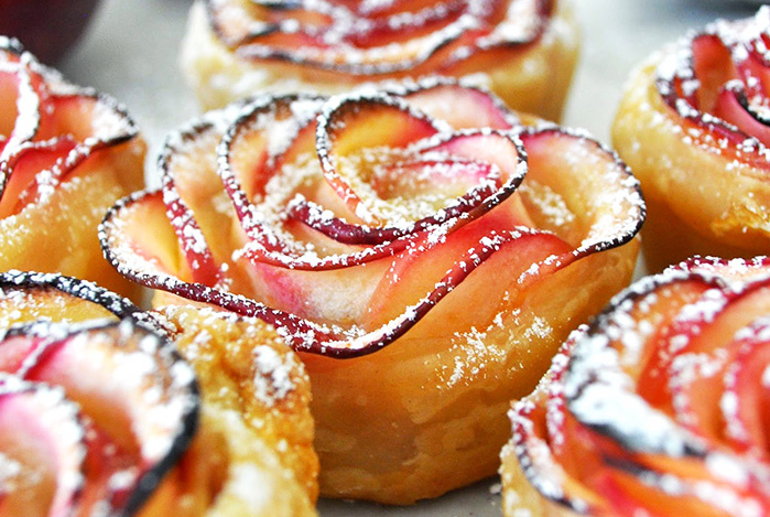 Восхитительный яблочный десерт в виде роз