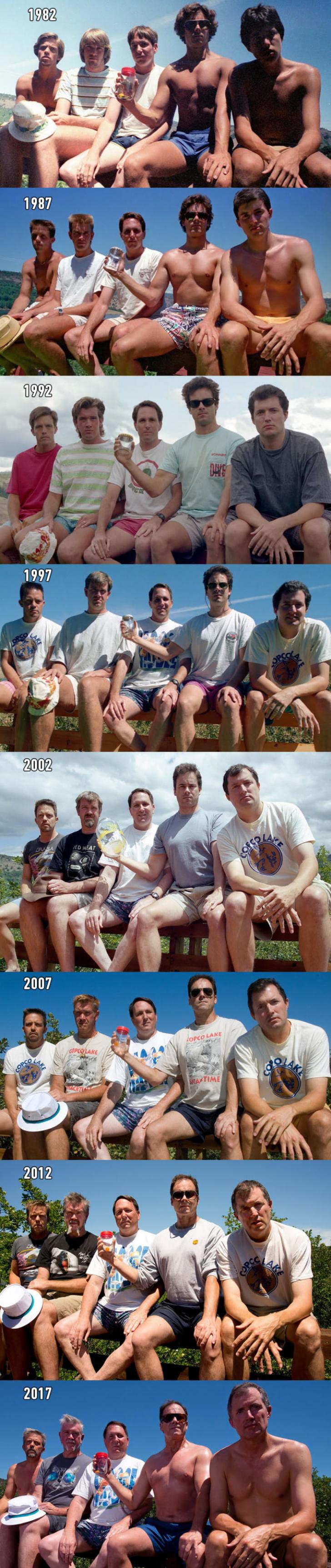 На протяжении 35 лет эти 5 одноклассников делают одну и ту же фотографию!