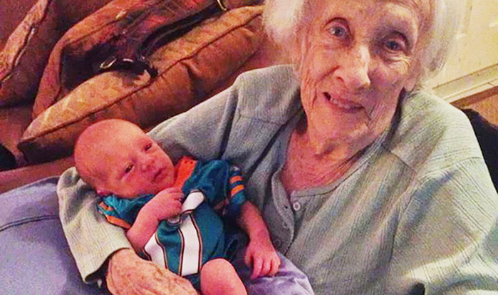 Весёлая история о прабабушке и её новорождённой правнучке