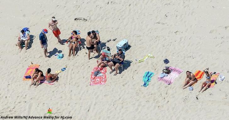 Везде одно и то же: в США губернатор закрыл пляж, чтобы отдохнуть там самому! 