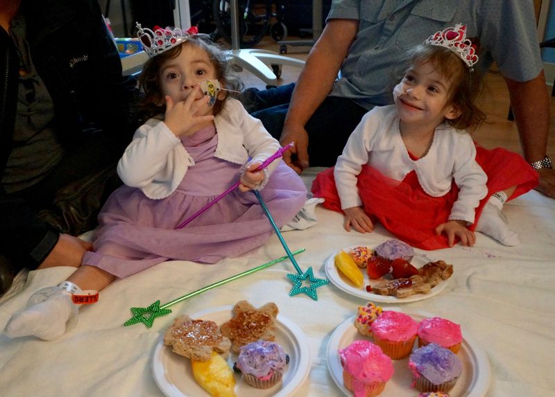 В жизни сиамских близняшек настали большие перемены, вселяющие надежду на новое будущее