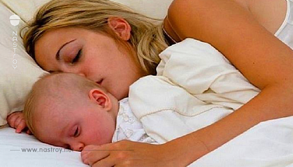 Плохая новость для пап: Дети до 3 лет должны спать с мамами!