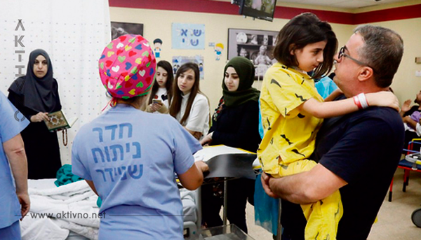 Израильские врачи отделили голову девочки от позвоночника, чтобы спасти ей жизнь 