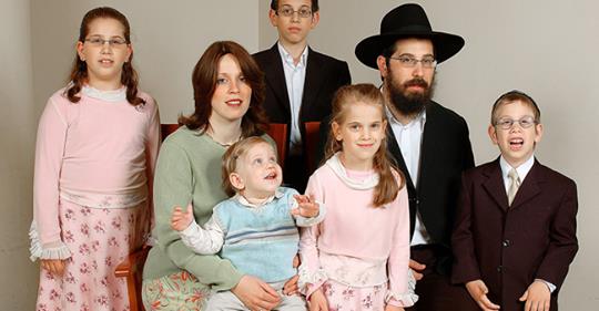 Жила была бедная еврейская семья. Детей было много, а денег мало.