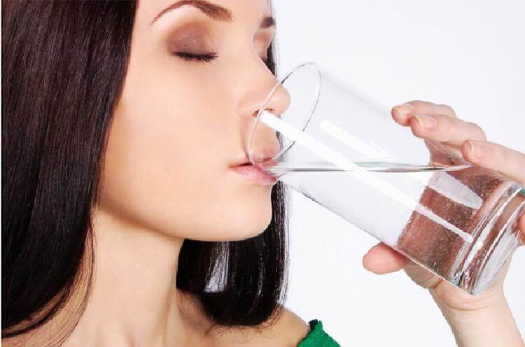 Как пить воду, чтобы сбросить вес? 7 вопросов и ответов