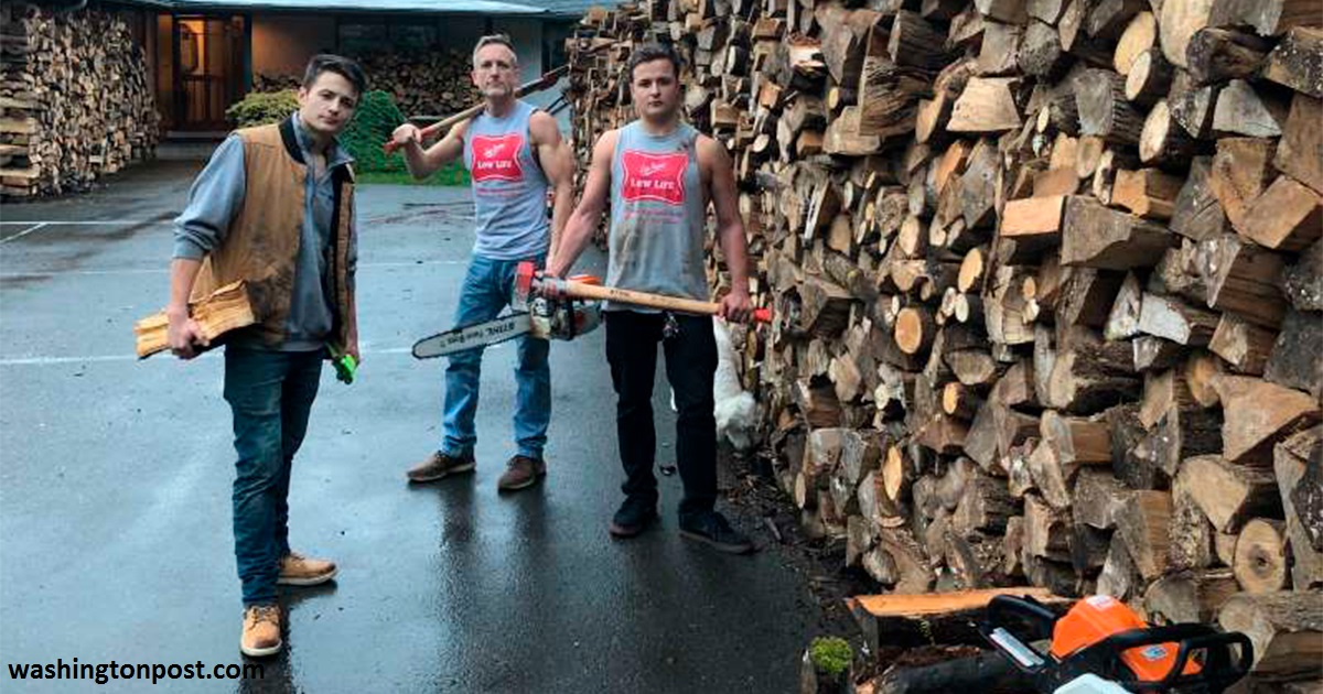 Папа и его 2 сына нарубили 80 машин дров. И раздали их ″холодным″ домам!