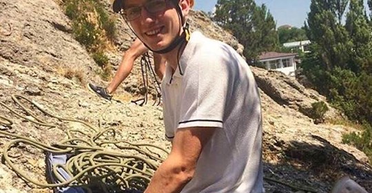 Воспитанник детского дома Николай Дейкин совершил на протезах восхождение на Эверест