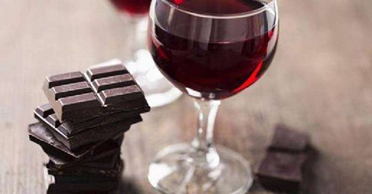 Хотите сохранить молодость – употребляйте больше вина и шоколада