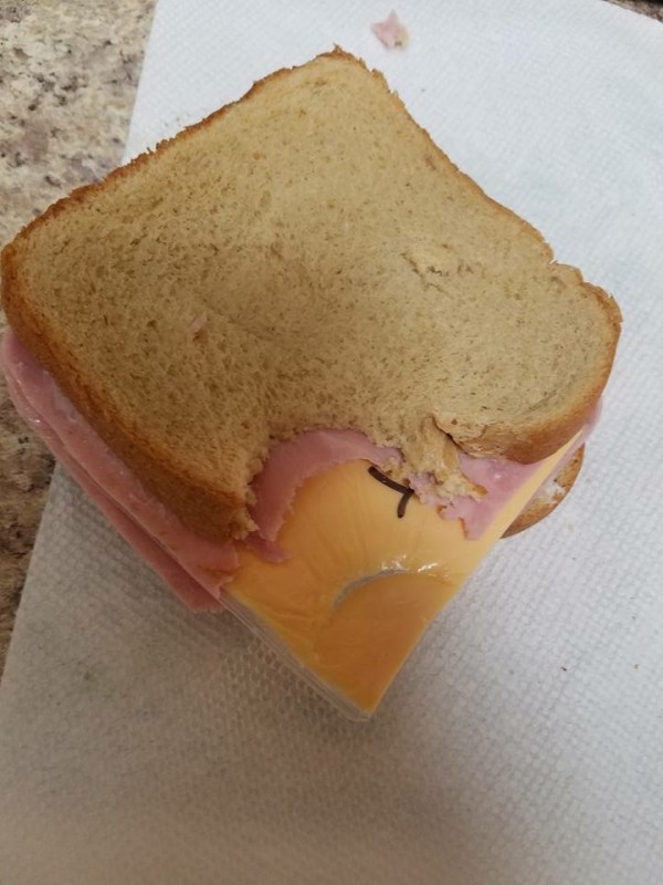 Муж оскорбил свою жену, а потом нашел ее месть прямо в своем сэндвиче!