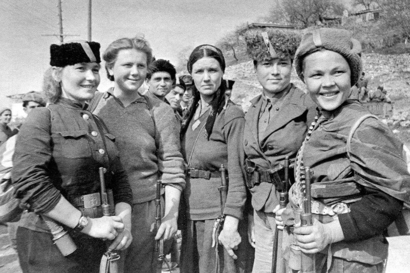 Фотографии Великой Отечественной войны: Женщина на войне