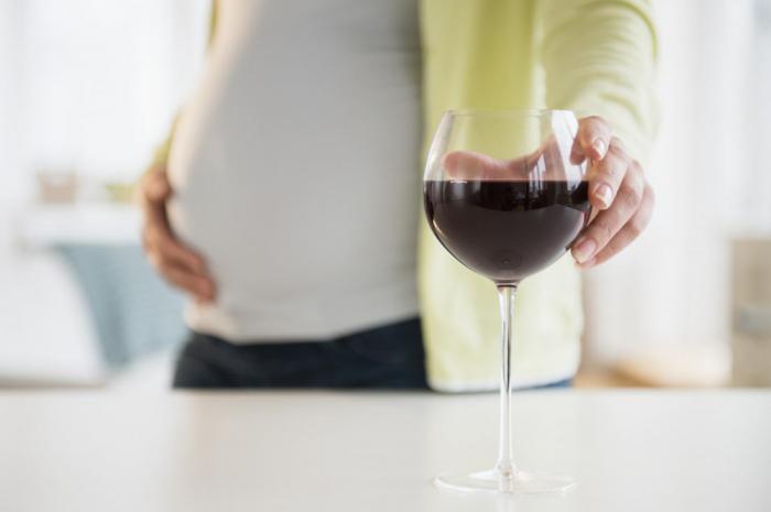 Какое количество женщин продолжают пить алкоголь даже во время планирования беременности?