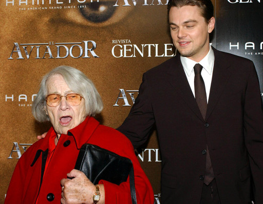 На руках у этой русской бабушки мировая звезда Голливуда. Узнаете?