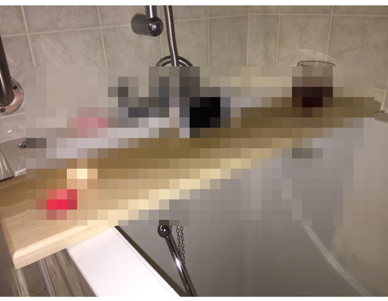 Парень сделал для подруги самый удивительный аксессуар для ванны