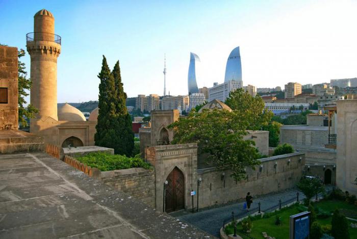 15 достопримечательностей, которые нужно посетить, путешествуя по Азербайджану